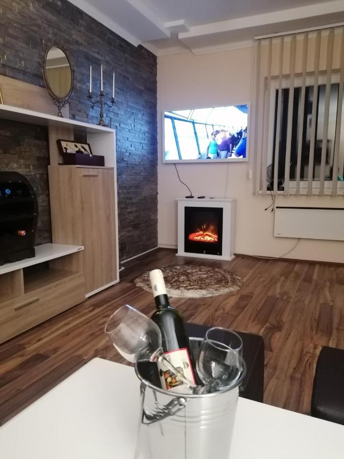 Apartman Dionis Sm Sremska Mitrovica Exterior photo